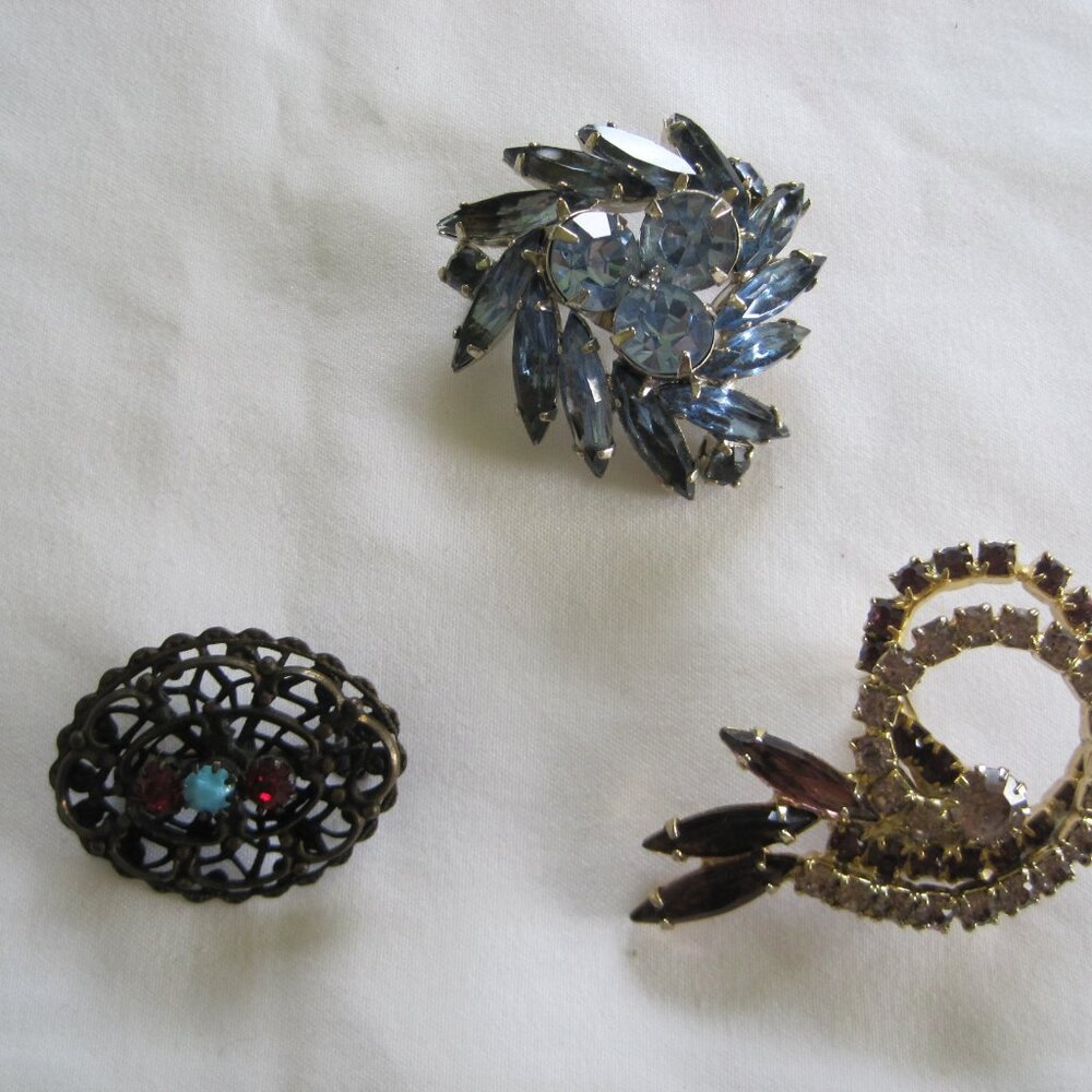 Lot of 3 VTG Ladies Brooches, Beau Jewels, Rhinestones, Bobo